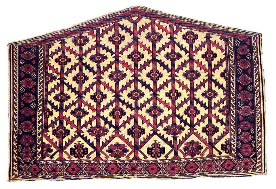 A Yomut weaving edged with hooked dyrnak güls.